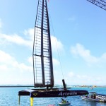 L’AC45 d’Artémis avec ses foils jaunes